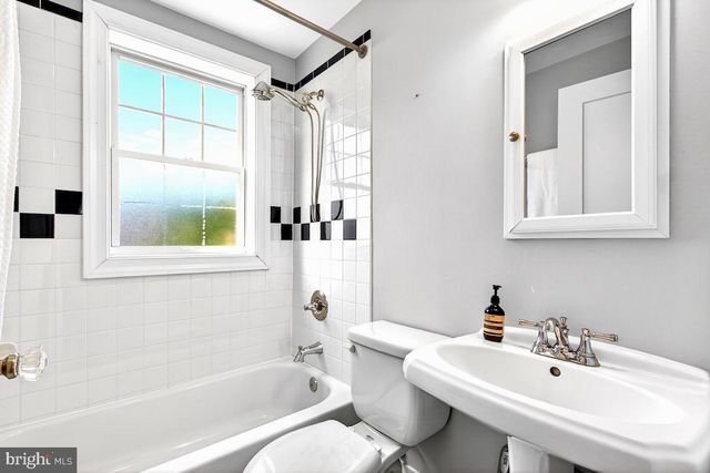 100 E MAPLE ST, Alexandria, VA 22301