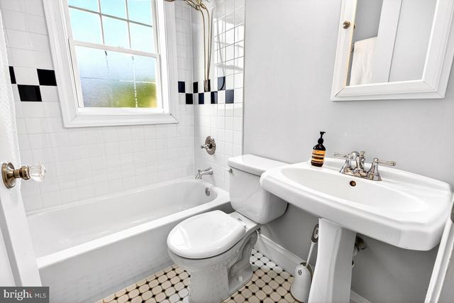 100 E MAPLE ST, Alexandria, VA 22301