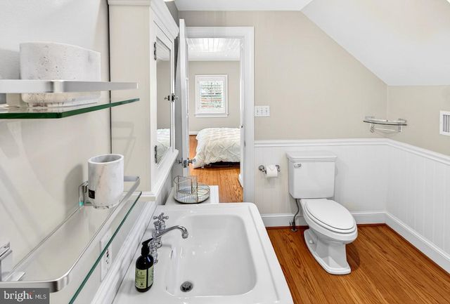 100 E MAPLE ST, Alexandria, VA 22301