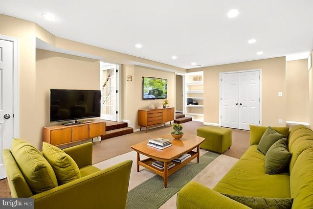 100 E MAPLE ST, Alexandria, VA 22301