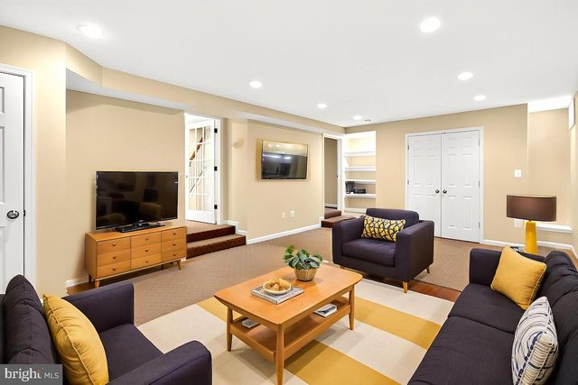 100 E MAPLE ST, Alexandria, VA 22301