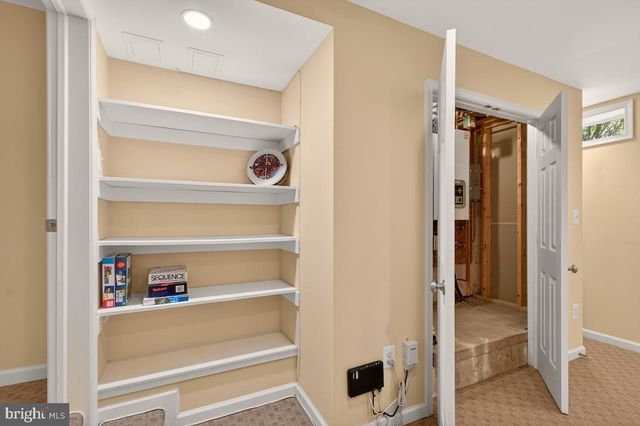 100 E MAPLE ST, Alexandria, VA 22301