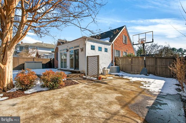 100 E MAPLE ST, Alexandria, VA 22301