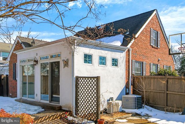 100 E MAPLE ST, Alexandria, VA 22301