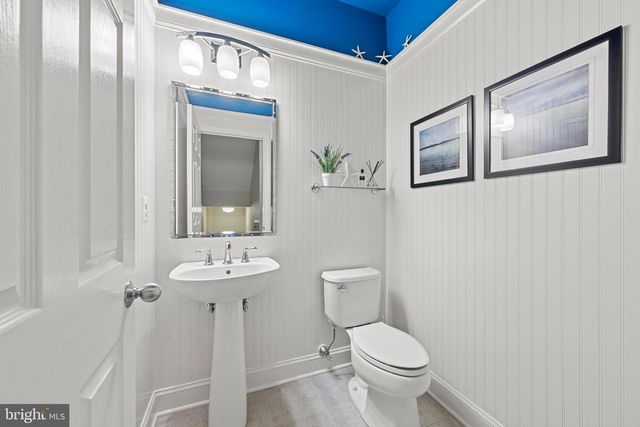 18 CRANE CT, Manahawkin, NJ 08050