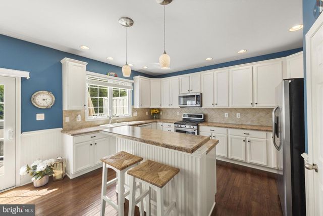 18 CRANE CT, Manahawkin, NJ 08050