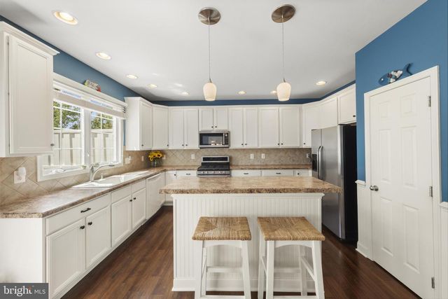 18 CRANE CT, Manahawkin, NJ 08050