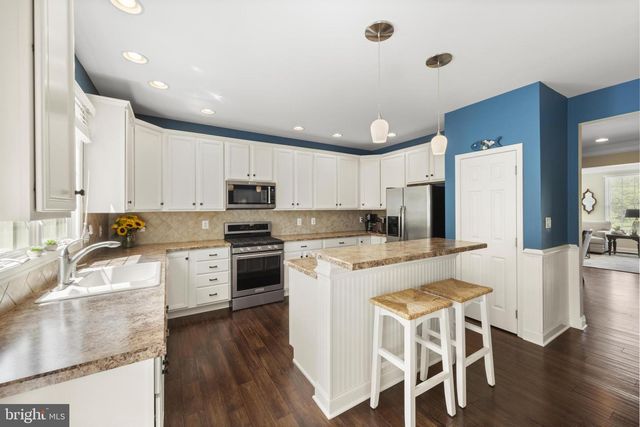 18 CRANE CT, Manahawkin, NJ 08050