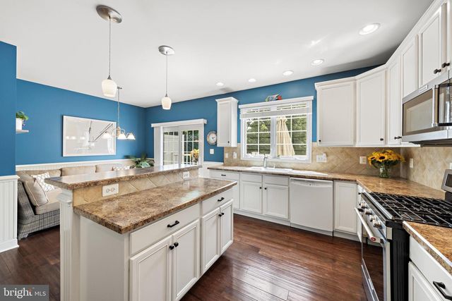 18 CRANE CT, Manahawkin, NJ 08050