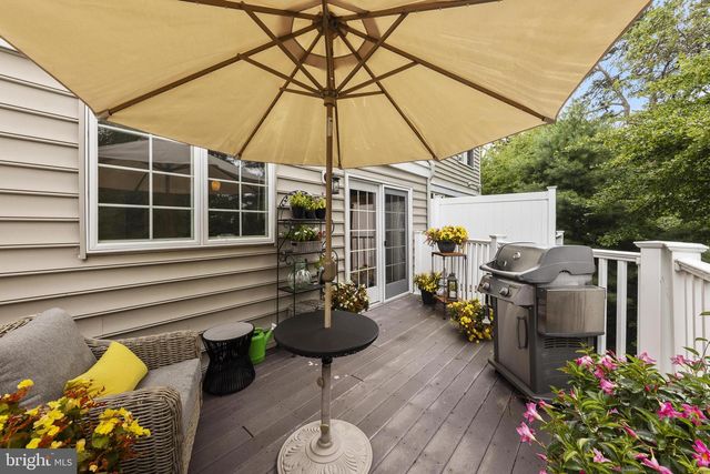 18 CRANE CT, Manahawkin, NJ 08050