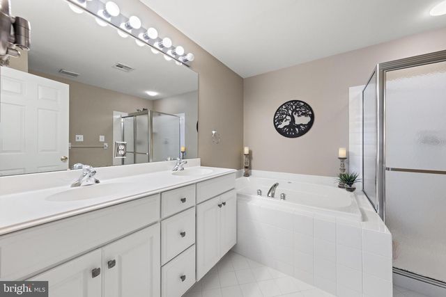 18 CRANE CT, Manahawkin, NJ 08050