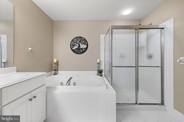18 CRANE CT, Manahawkin, NJ 08050