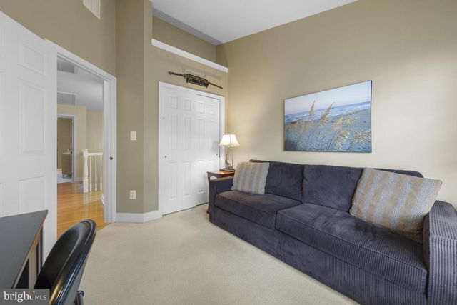 18 CRANE CT, Manahawkin, NJ 08050