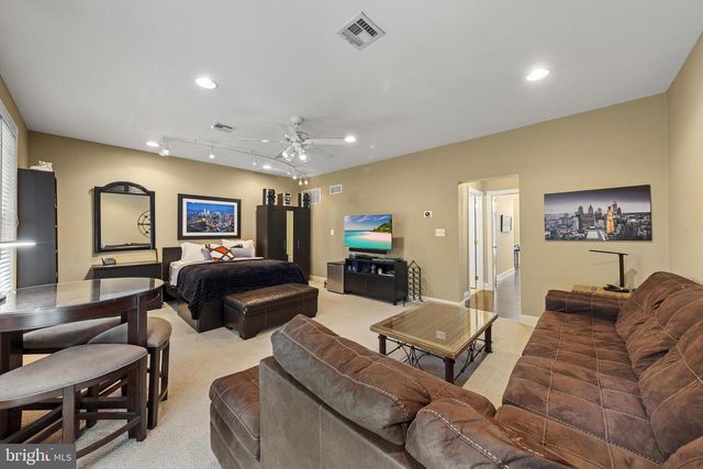 18 CRANE CT, Manahawkin, NJ 08050