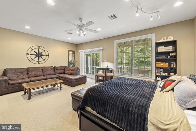18 CRANE CT, Manahawkin, NJ 08050