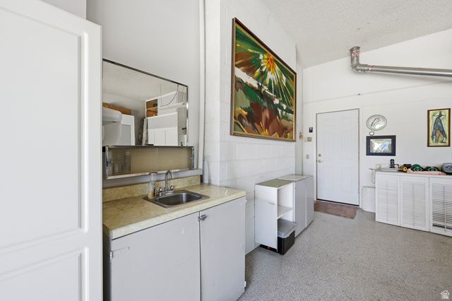 1750 E CRESCENT VIEW DR DR, Sandy, UT 84092