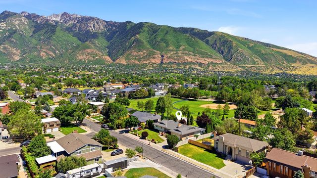 1750 E CRESCENT VIEW DR DR, Sandy, UT 84092