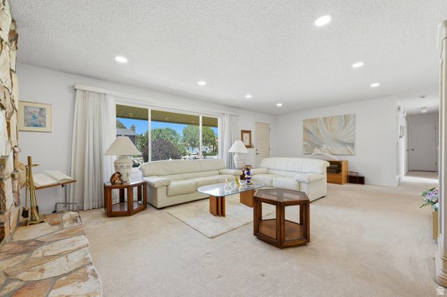 1750 E CRESCENT VIEW DR DR, Sandy, UT 84092