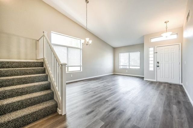 2531 W White Feather Lane, Phoenix, AZ 85085