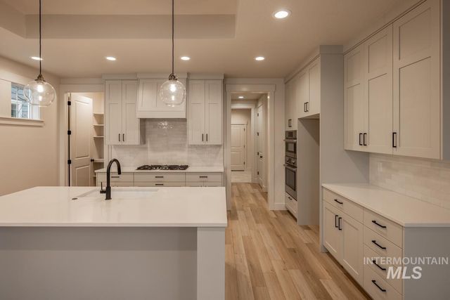 989 E Escalation St, Meridian, ID 83642