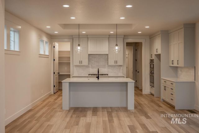 989 E Escalation St, Meridian, ID 83642