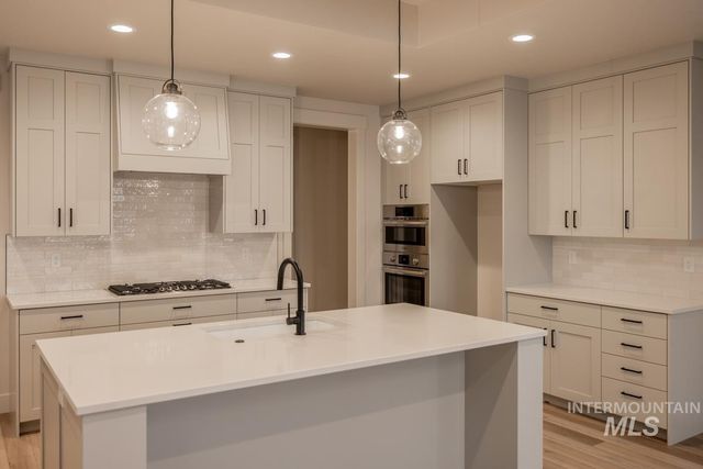 989 E Escalation St, Meridian, ID 83642