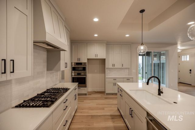 989 E Escalation St, Meridian, ID 83642