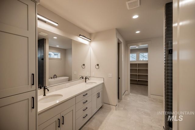 989 E Escalation St, Meridian, ID 83642