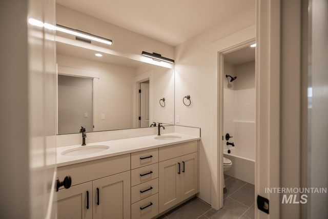989 E Escalation St, Meridian, ID 83642