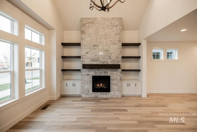 989 E Escalation St, Meridian, ID 83642