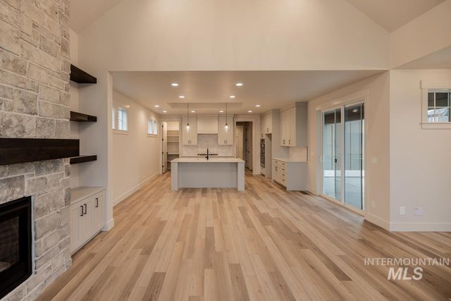 989 E Escalation St, Meridian, ID 83642
