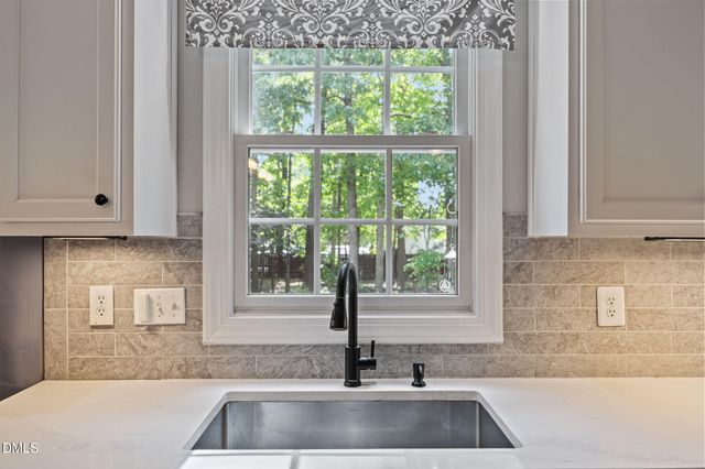 105 Arlen Park Place, Holly Springs, NC 27540