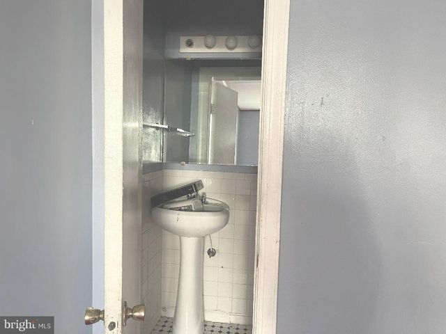 1609 GALES ST NE, Washington, DC 20002