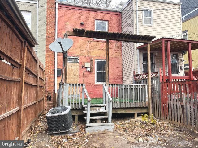 1609 GALES ST NE, Washington, DC 20002