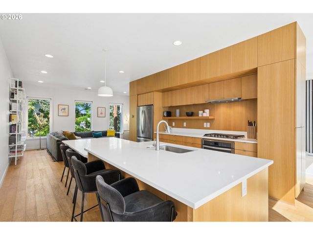 1612 Se CLAYBOURNE St, Portland, OR 97202