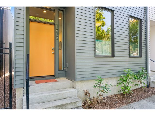 1612 Se CLAYBOURNE St, Portland, OR 97202
