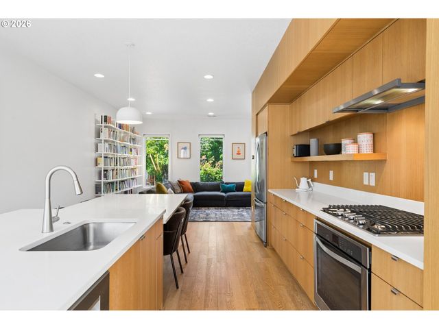 1612 Se CLAYBOURNE St, Portland, OR 97202