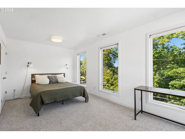 1612 Se CLAYBOURNE St, Portland, OR 97202