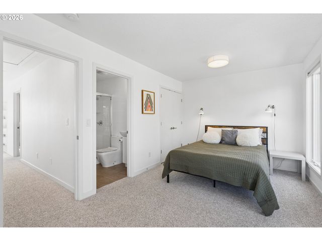 1612 Se CLAYBOURNE St, Portland, OR 97202
