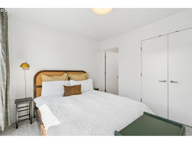 1612 Se CLAYBOURNE St, Portland, OR 97202