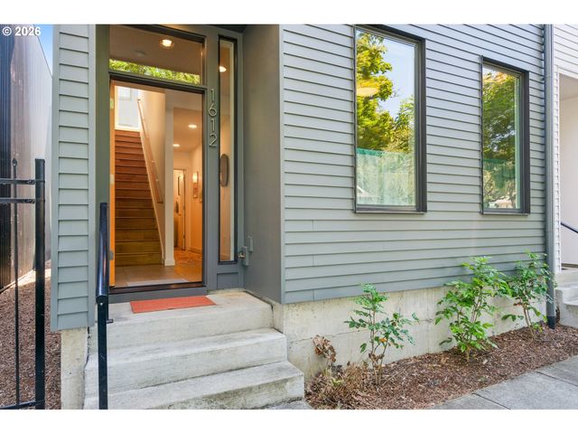 1612 Se CLAYBOURNE St, Portland, OR 97202
