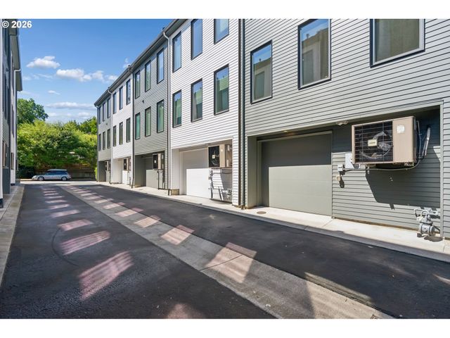 1612 Se CLAYBOURNE St, Portland, OR 97202