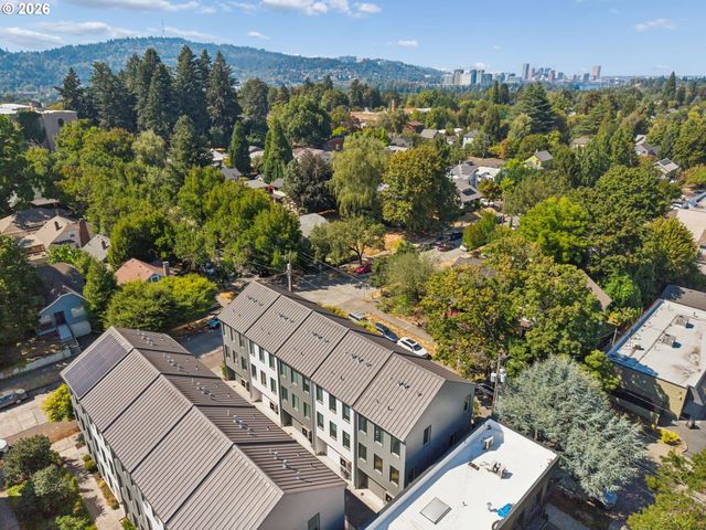 1612 Se CLAYBOURNE St, Portland, OR 97202