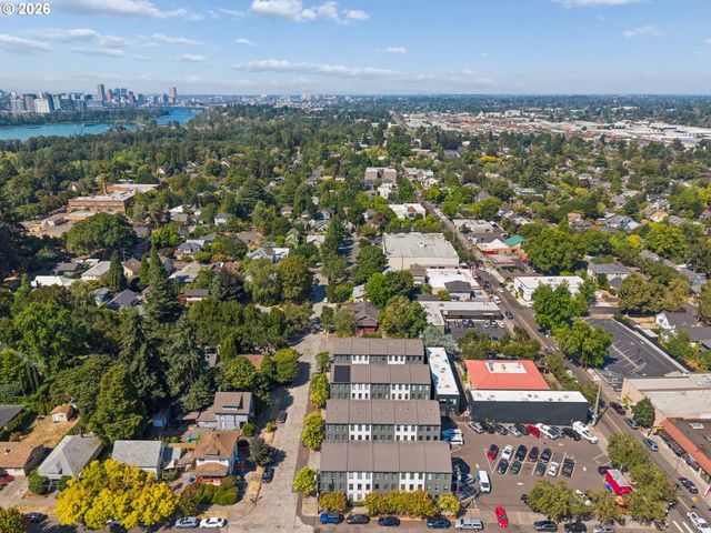 1612 Se CLAYBOURNE St, Portland, OR 97202