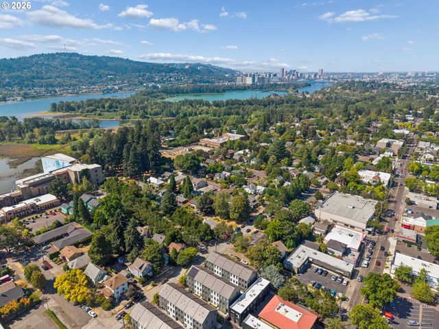 1612 Se CLAYBOURNE St, Portland, OR 97202