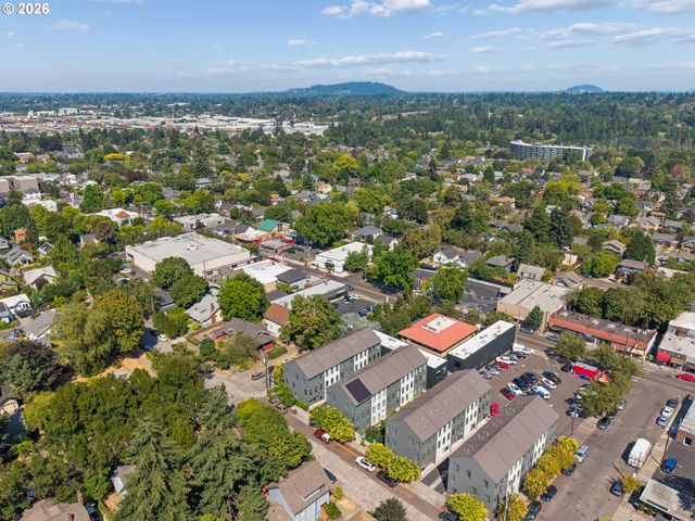 1612 Se CLAYBOURNE St, Portland, OR 97202