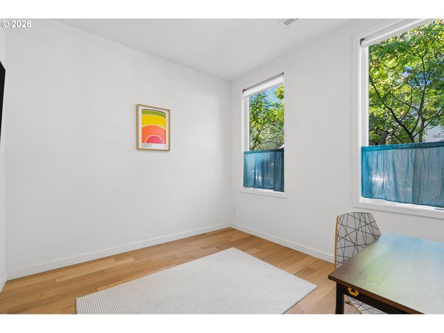 1612 Se CLAYBOURNE St, Portland, OR 97202