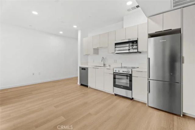 1233 Dunsmuir Avenue 205, Los Angeles, CA 90019