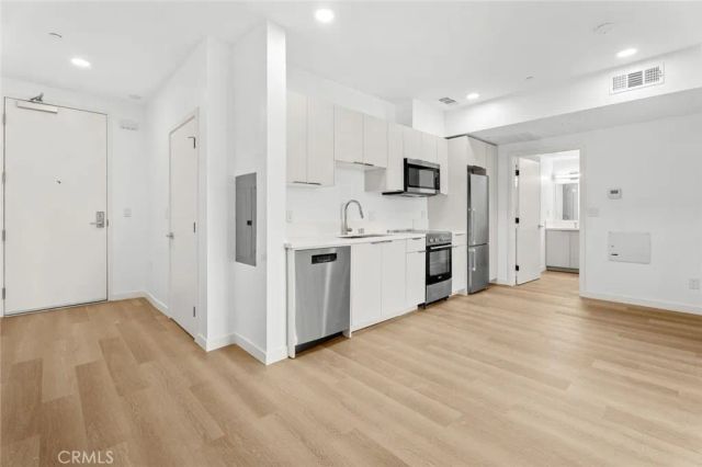 1233 Dunsmuir Avenue 205, Los Angeles, CA 90019
