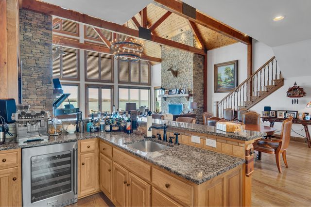 572 Eagle Shore Dr, Dover, TN 37058